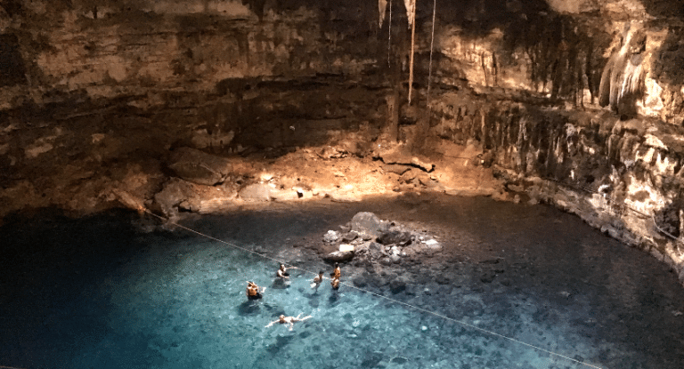 Eine der vielen Cenotes